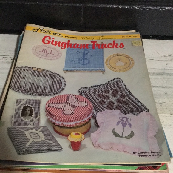 Vintage crochet, cross stitch, needlepoint, and quilting booklets ‘70’s and 80’s - Picture 11 of 16